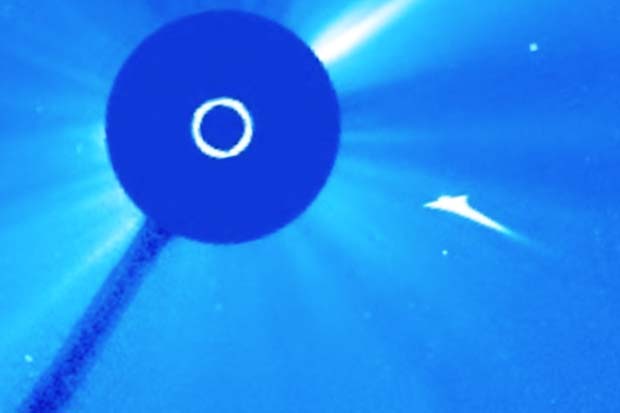 Soho смерть кометы. Сатурн и звёзды с обложки Swan Dive. Пленка ярче солнца speed up
